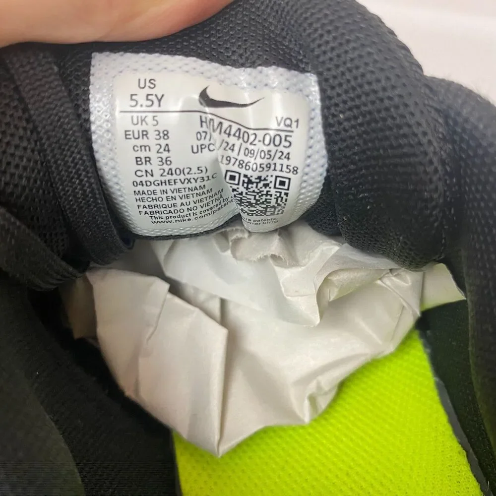 Nike Kids Cosmic Runner Running Shoes Black Volt Yellow 5.5 Youth